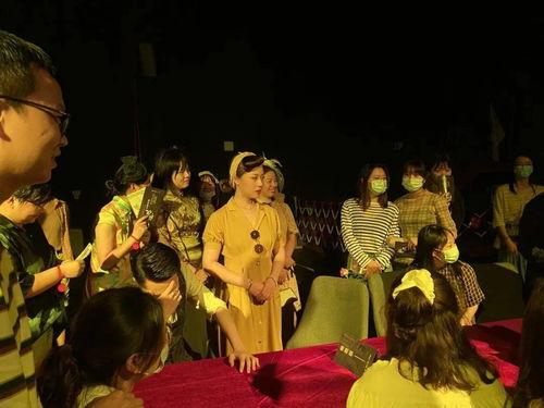 穿越民国吃瓜看戏25,穿越时空的吃瓜看戏之旅